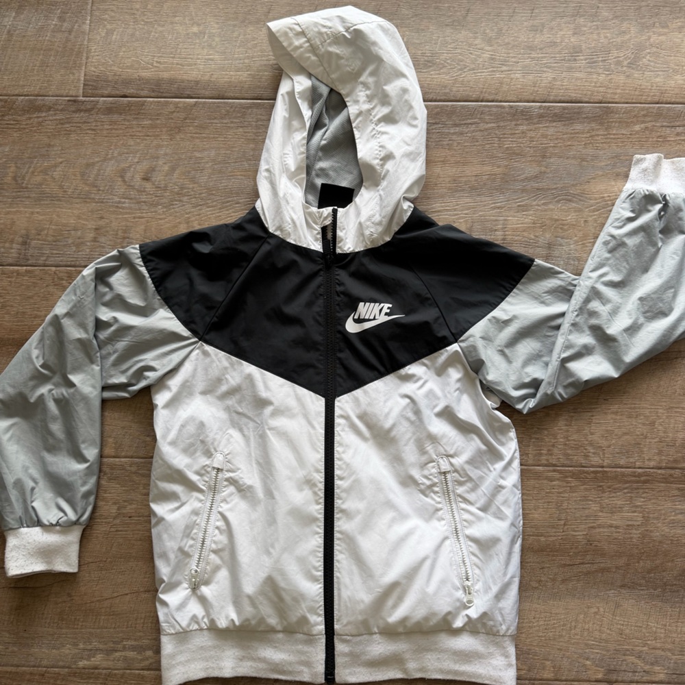 Nike Hooded Windbreaker in Black & White